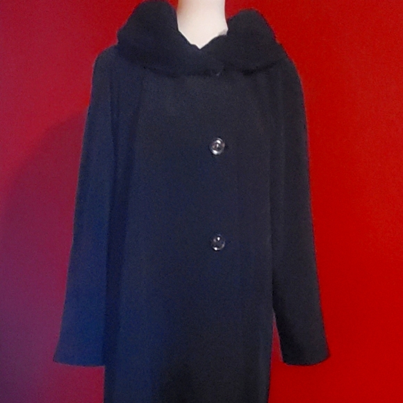 Coat - Picture 1 of 6